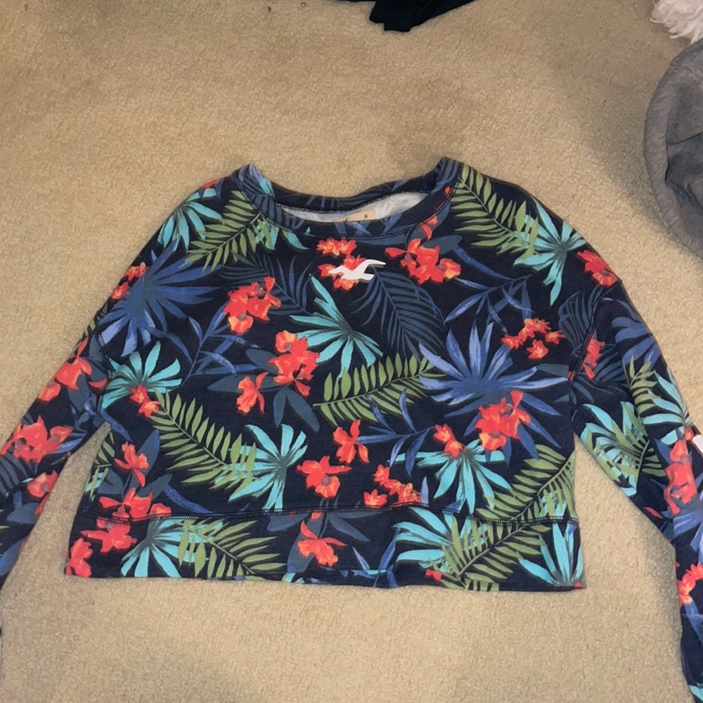 Tropical color cropped crew neck size M from Hollister